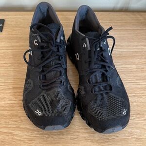 On cloud Running women Black and Gray Athletic Shoes
